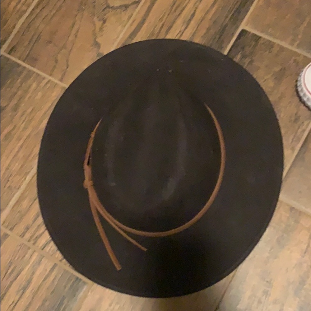 Brown wide brim hat!